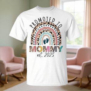 Camiseta para Futura Mamá, Promocionada a Mamá, Establecida en 2025 - Product Image 3