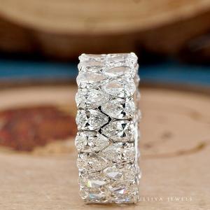 Bague en diamant de joaillerie fine et glamour avec un design à trois pierres et un éclat brillant pour des moments mémorables - Product Image 2