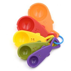 Juego de Tazas y Cucharas Medidoras Magnéticas de Plástico Transparente Apilables y Coloridas para Hornear - Product Image 1