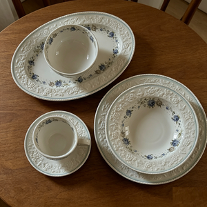 Vajilla de Cerámica Estilo Francés, Platos con Relieve Floral, Tazas de Café con Platillos y Platos para Postre - Product Image 5