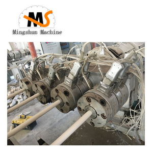 Ligne <span class=keywords><strong>de</strong></span> production <span class=keywords><strong>de</strong></span> tuyaux <span class=keywords><strong>de</strong></span> drainage en PVC à quatre brins <span class=keywords><strong>de</strong></span> haute qualité, <span class=keywords><strong>automatique</strong></span>, 16-32 mm, avec pompe et moteur - Product Image 2