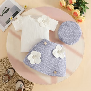 Ensemble trois pièces décontracté et respirant pour bébés filles de 0 à 3 <span class=keywords><strong>ans</strong></span> : <span class=keywords><strong>T</strong></span>-<span class=keywords><strong>shirt</strong></span> à manches courtes, jupe et béret avec motif - Product Image 4