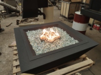 Table de foyer carrée en acier au carbone noir mat avec télécommande à gaz, modèle 2026, en promotion pour les fêtes en extérieur