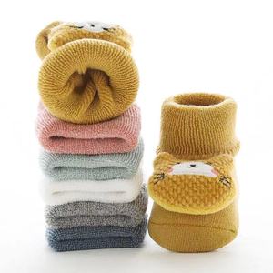 Chaussettes antidérapantes en coton pour bébés et tout-petits, motif animal 3D mignon, vente en gros pour filles et garçons - Product Image 2