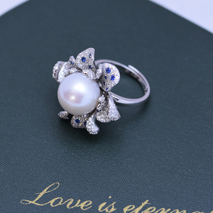 Anillo de Plata de Ley S925 para Mujer, con Perla de Agua Dulce de 12-13 mm, Redonda, Blanca, con Zirconia Cúbica de Alta Luminosidad, Sin Defectos Visibles - Product Image 4