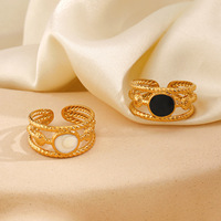 Bague circulaire en pierres précieuses noires et blanches plaquées or 18 carats Anneaux en cercle creux Ins Fashion Bijoux en acier inoxydable