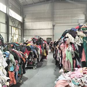 リサイクル綿ぼろ --繊維廃棄物 濃色Tシャツ-- 工業用拭き掃除用100%綿ぼろ - Product Image 2