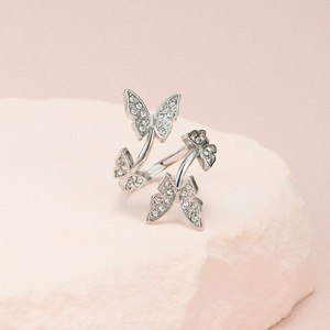 Bague ouverte unisexe en or blanc K avec micro-pavé de zircon cubique en forme de papillon pour les fêtes - Product Image 4