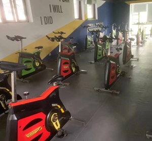 Bicicleta de Spinning Magnética Comercial ZY de Tercera Generación, Bicicleta de Ejercicio para Interiores con Transmisión por Correa Silenciosa, Equipo de Cardio para Gimnasio - Product Image 5