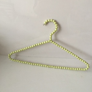 <span class=keywords><strong>Cintre</strong></span> coloré <span class=keywords><strong>en</strong></span> plastique avec perles pour vêtements - Product Image 4