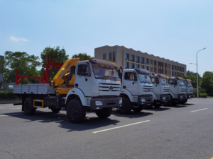 รถบรรทุกขนส่งบุคลากรขับเคลื่อนสี่ล้อแบบ 4x4 AWD พวงมาลัยขวา ยี่ห้อ Beiben พร้อมเครนไฮดรอลิก 6.3 ตัน สำหรับงานโลจิสติกส์ - Product Image 6