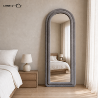 Miroir sur pied arqué en velours avec cadre en tissu flanelle, idéal pour chambre à coucher, dressing ou hôtel (vente en gros)