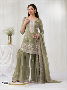 Elegante Salwar Kameez de Chinnon Dorado con Bordado Intenso y Lentejuelas de 3mm, Secado Rápido, para Fiestas, para Todas las Temporadas - Product Image 2