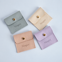 Pochette à bijoux en daim avec bouton-pression, sac cadeau enveloppe, logo personnalisé en relief pour l'emballage de bagues et colliers, vente en gros