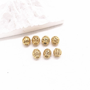 Perles d'espacement rondes creuses en acier inoxydable Yunnique pour la fabrication de bracelets, composants de bijoux plaqués or 8 mm - Product Image 4
