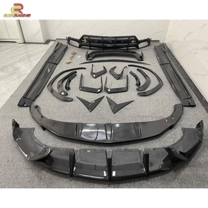 ชุดแต่งคาร์บอนไฟเบอร์แห้งสไตล์ Topcar สำหรับ Lamborghini URUS ปี 2018-2019 ประกอบด้วยฝากระโปรงหน้า สปอยเลอร์หลัง ดิฟฟิวเซอร์หลัง - Product Image 2