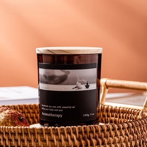 Vela Aromática Orgánica Pequeña con Aroma a Ámbar, Hecha a Mano en Botella de Vidrio, Cera de Soya, Fragancia Duradera, para Fiestas y Ramadán - Product Image 3