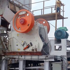 Trituradora de Mandíbulas Hidráulica Confiable para Agregados de Construcción, Máquina para Romper Piedras de Río y Grava con Componente de Motor Central - Product Image 1