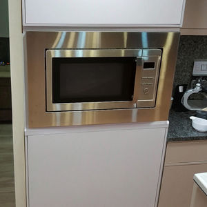 فرن ميكروويف منزلي بتصميم جديد مع باب LED وشاشة عرض زجاجية كهربائية صناعية مدمجة للشواء 220 فولت 50 هرتز 900 واط - Product Image 3