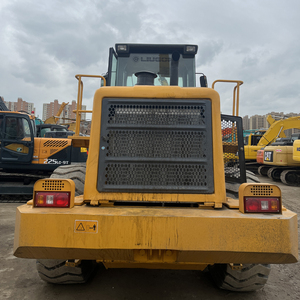 Minicargadora frontal diésel amarilla para cargadora de ruedas, equipo de construcción, capacidad de cazo de 5.6m, motor de 160KW, alta eficiencia - Product Image 4