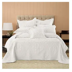 高品质优雅家居用品白色刺绣设计床罩用于家庭或酒店