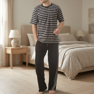 Pyjama 2 pièces décontracté à manches courtes rayé en jersey tricoté 100 % coton teint en fil, confortable et respirant pour homme - Product Image 2
