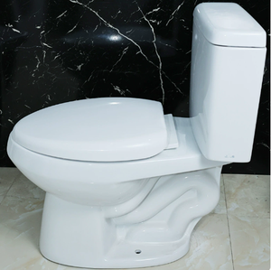 WC monobloc moderne en céramique blanc brillant avec chasse double, cuvette en céramique écologique pour salle de bain d'hôtel - Product Image 4