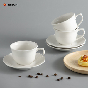 Ensemble <span class=keywords><strong>tasse</strong></span> et soucoupe à café en céramique blanche fine en <span class=keywords><strong>porcelaine</strong></span>, design classique moderne chinois, 200 ml, forme de fleur, logo personnalisé - Product Image 2
