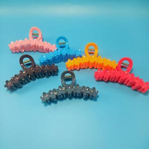 Pince à cheveux colorée, haut de gamme, brillante, à sept fleurs, pour chignon luxueux à l'arrière de la tête, pince requin, accessoire capillaire en gros. - Product Image 3