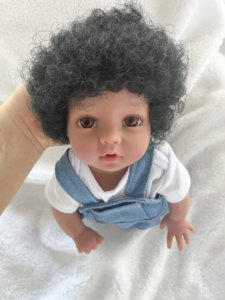 13 pouces Bebe réaliste peau noire Silicone <span class=keywords><strong>Reborn</strong></span> bébé fille étanche Mini jouet main détaillée 3D peinture poupée de mode pour les filles - Product Image 3