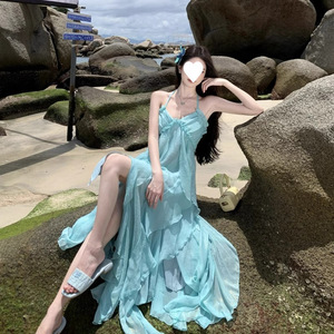 Robe longue bleu-vert à licol, taille naturelle, dos nu, respirante, idéale comme paréo de plage - Product Image 2