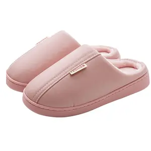 Vente en gros de pantoufles d'intérieur en PU personnalisées mode simple Terlik chaussures de maison pantoufles en peluche pantoufles