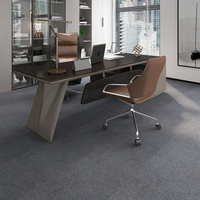 Le tapis commercial amorti de bureau couvre de tuiles le PVC extérieur de polyester soutenant le tapis 50x50 carré de plancher