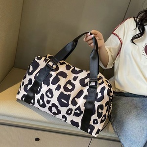 Bolso de tela Oxford antisalpicaduras con estampado de vaca Bolso de viaje de hombro de mano para <span class=keywords><strong>mujer</strong></span> - Product Image 2