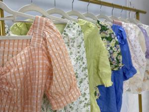 Top Spice Girls di Seconda Mano Alta Qualità Poliestere/Cotone Pulito per Outfit Estivi alla Moda Taglie Miste Abbigliamento Casual Usato - Product Image 4