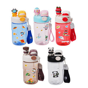 Personnage de <span class=keywords><strong>dessin</strong></span> <span class=keywords><strong>animé</strong></span> mignon 700ml tasse d'eau extérieure en plastique pour étudiants et enfants verres de sport scolaire avec autocollants de paille - Product Image 5