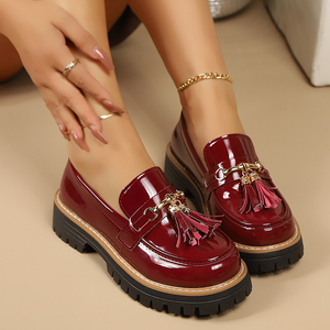 Mocasines <span class=keywords><strong>de</strong></span> mujer color rojo <span class=keywords><strong>vino</strong></span> con borlas, plataforma, suela <span class=keywords><strong>de</strong></span> goma, estilo preppy vintage para campus, oficina o uso casual. - Product Image 1