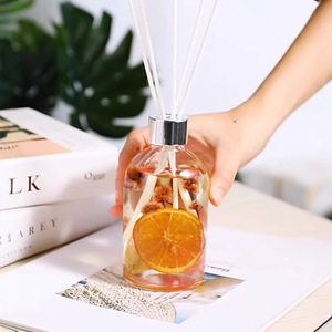 Set di Diffusori di Aromi <span class=keywords><strong>per</strong></span> la Casa da 120ml e 150ml con Fiori Secchi, Olio Profumato e <span class=keywords><strong>Bastoncini</strong></span> in Canna <span class=keywords><strong>per</strong></span> un'Atmosfera Fresca e Profumata - Product Image 4