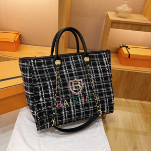 Nuevo Bolso Cuadrado Portátil Mediano 2025 para Viajes Diarios con Cierre de Cremallera, Estilo Francés de Lujo Ligero, Tendencias Urbanas, Patrón Geométrico, Lona Bordada - Product Image 1