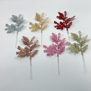 Decorazione della casa di natale piante artificiali oro foglia di plastica simulazione <span class=keywords><strong>foglie</strong></span> di pino in polvere dorata - Product Image 2