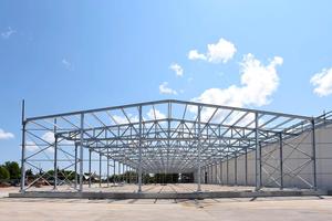 Atelier d'usine à structure en acier lourd à <span class=keywords><strong>grande</strong></span> portée, bâtiment préfabriqué en acier avec service de pliage pour le stockage industriel et la fabrication - Product Image 4