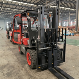 Carretilla elevadora con motor diésel de 3,5 T con palanca de cambios lateral y CA de cabina cerrada para uso en granja y terreno Carretilla elevadora de combustión interna - Product Image 4