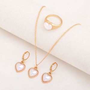 Conjunto de Collar, Pendientes y Anillo de Oro de Moda con Colgante de Corazón, Joyería de Regalo para Mujer - Product Image 3