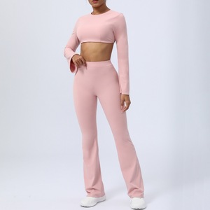 Ensemble de yoga moulant effet seconde peau, séchage rapide, tenue de sport dos nu, ensemble deux pièces avec pantalon évasé - Product Image 1