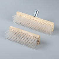 Brosse de nettoyage pour sols à long manche en nylon, brosse robuste à manche en bois pour terrasse, patio, garage