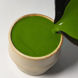 Matcha de qualité cérémonielle <span class=keywords><strong>import</strong></span>é du Japon, aux couleurs vibrantes, coffret d'échantillons de matcha de luxe, matcha polyvalent pour latte, poudre de thé vert - Product Image 3