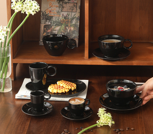 Juego de Taza y Platillo de Porcelana Negra Clásica, Ecológica, Apta para Lavavajillas, Taza de Café Espresso Italiana, Función Latte Art, Personalizable - Product Image 6