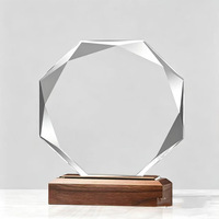 Trophée personnalisé en cristal pour la reconnaissance des employés à la fin de l'année, trophée en verre cristallin avec base en bois, logo gravé, vente en gros
