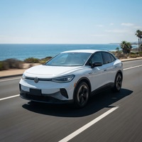Voiture d'occasion, berline 100% électrique, boîte de vitesses automatique, design intérieur confortable pour les déplacements quotidiens en famille