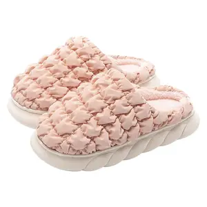 Eenvoudig Geruit Pofontwerp Winter Indoor Thuisplatform Zachte Antislip Zachte Katoenen Slippers Voor Dames